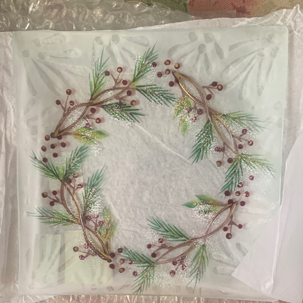Yankee Candle Square Holiday Wreath Glass Plate with Green and Red Accents - NEW